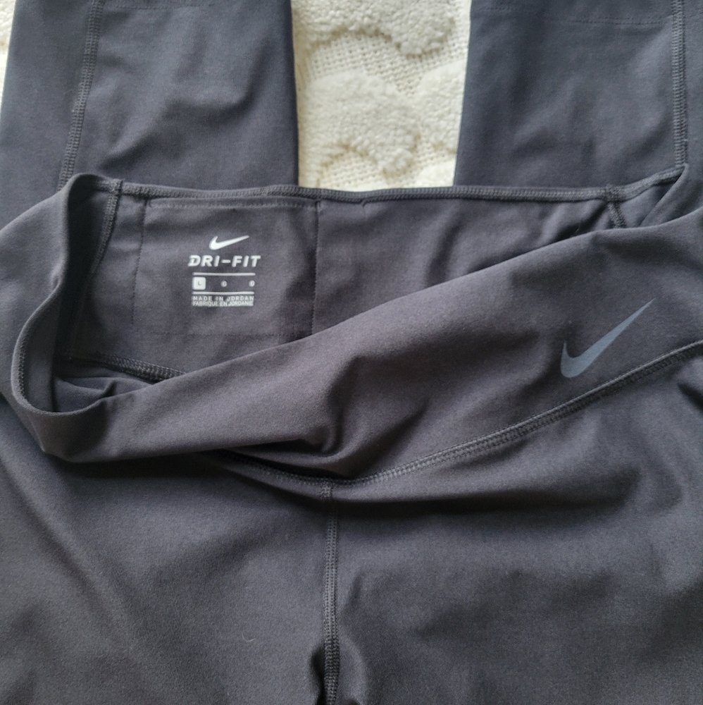 Nike capri leggings